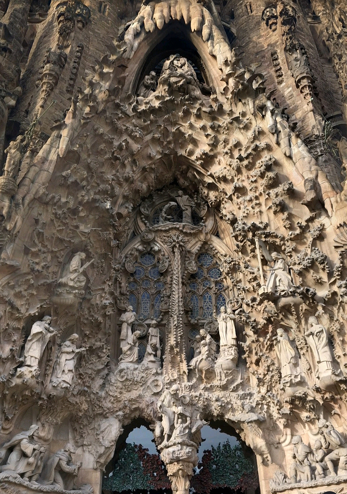 Sagrada Familia Basilica: Nativity facade entrance (by Kelvin Zhou)