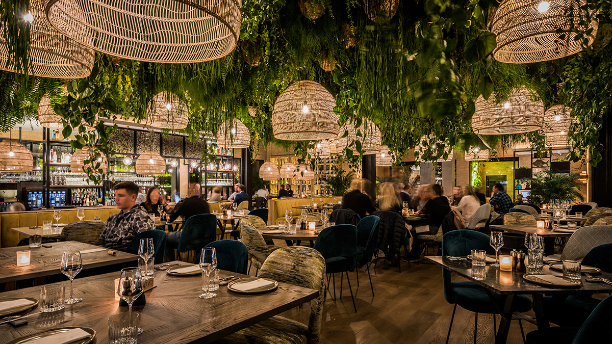 Marbella’s popular healthy restaurant & gastro bar, architecture by González & Jacobson
