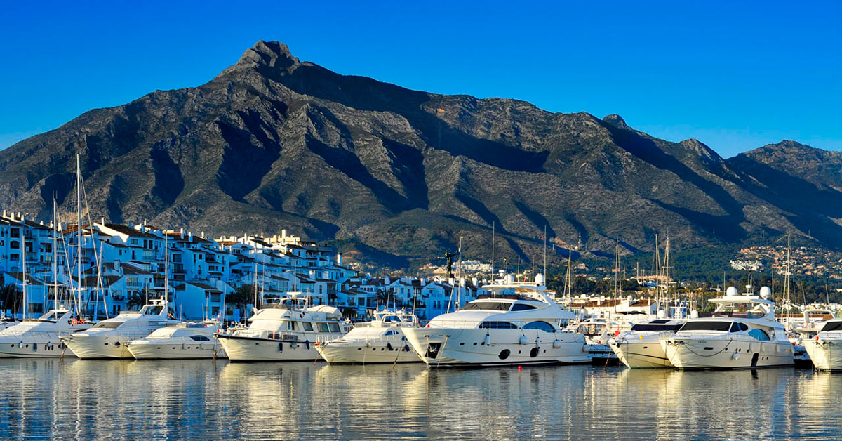 Eating out in Puerto Banus: an impossible decision - CarGest