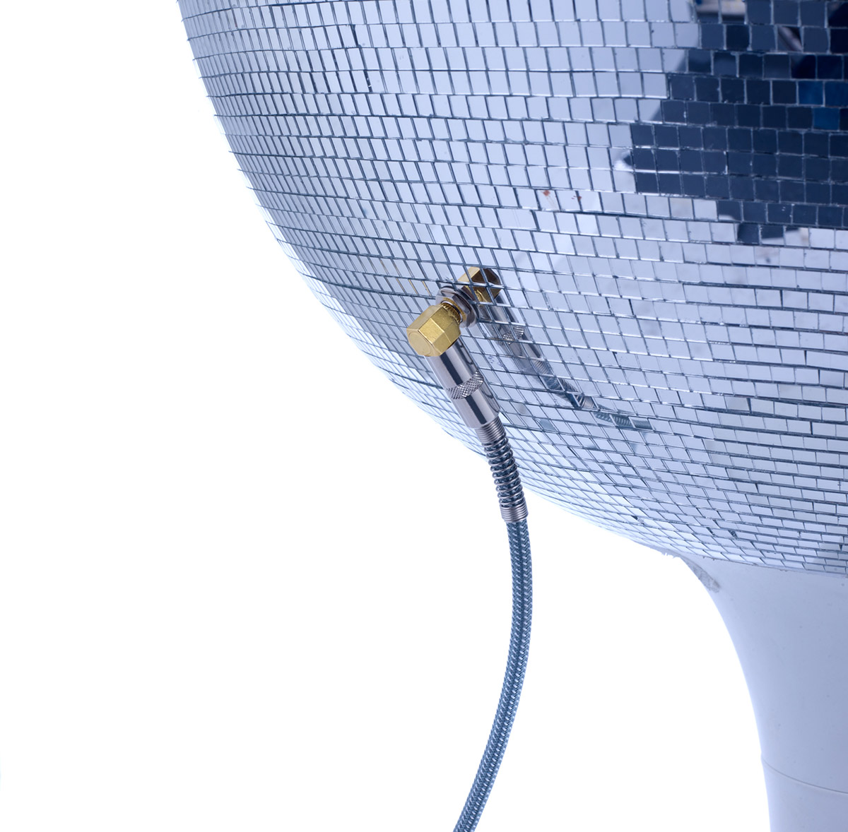 The Mirrorball Icon plugs in with a Fender Guitar lead