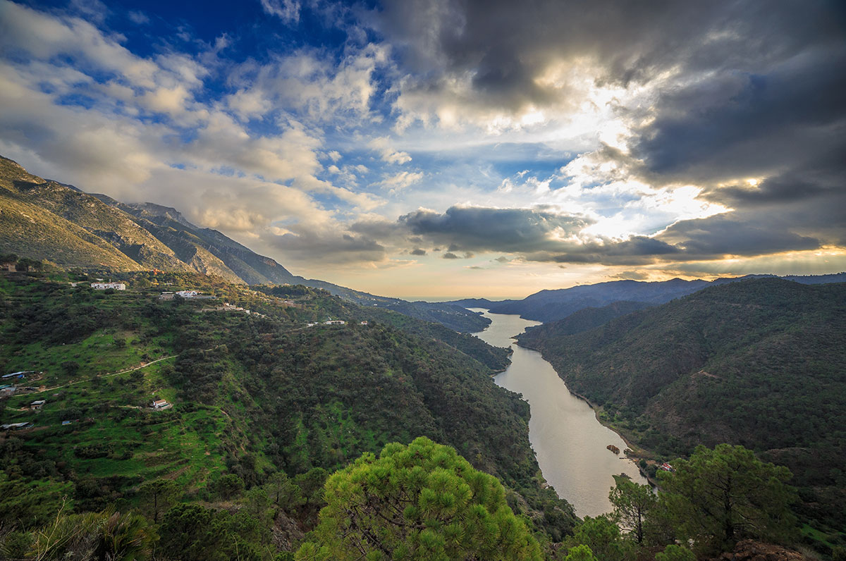 The Istan Lake supplies some 450,000 inhabitants of the Costa del Sol with drinking water