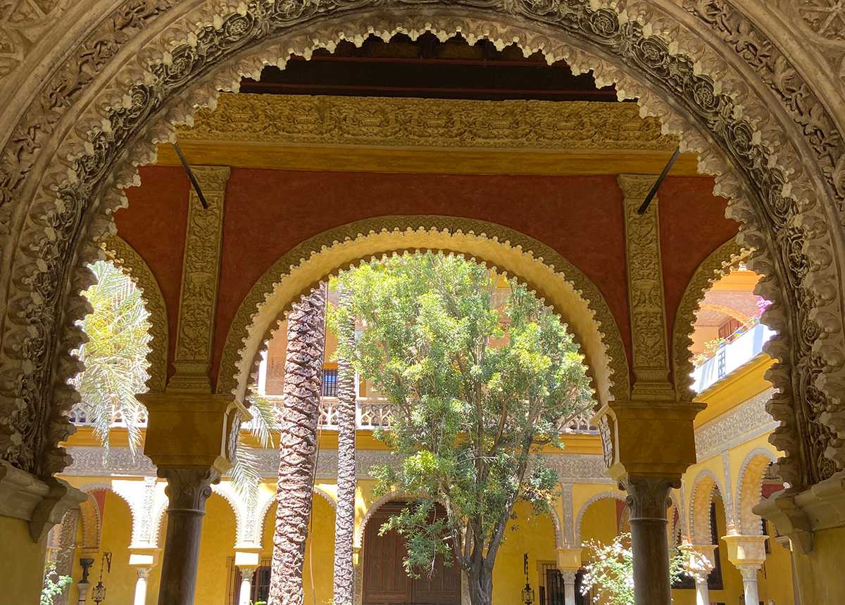 Moorish motives at Palacio de las Dueñas, Sevilla