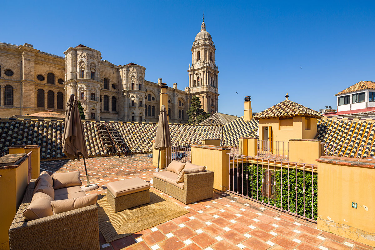 Malaga apartment terrace with view to the cathedral