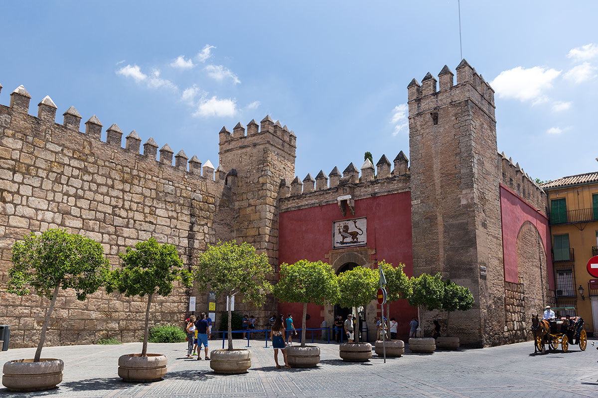 Puerta del León in the centre of Sevilla is the main entrance to the Alcázar