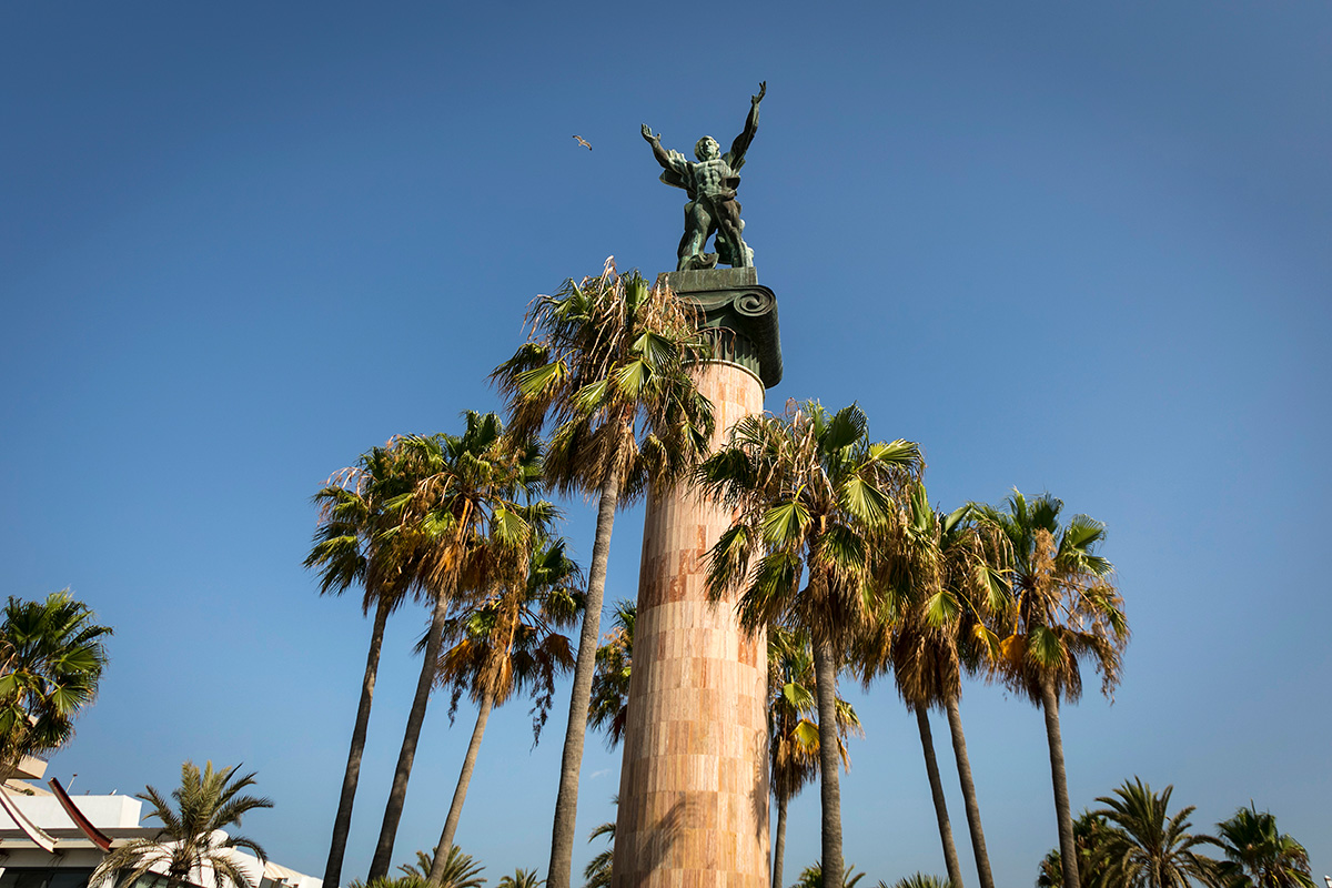 Marbella’s blue skies and the Statue of Victory (by Zurab Tsereteli), Av. de las Naciones Unidas, Puerto Banús